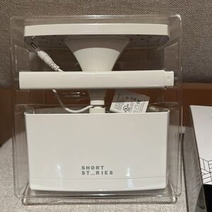 Short stories led indoor planter. New.